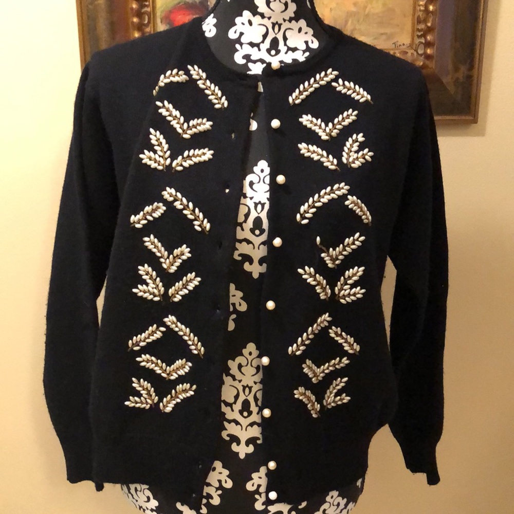 ✨DKNY Embellished button down classic long sleeved cardigan